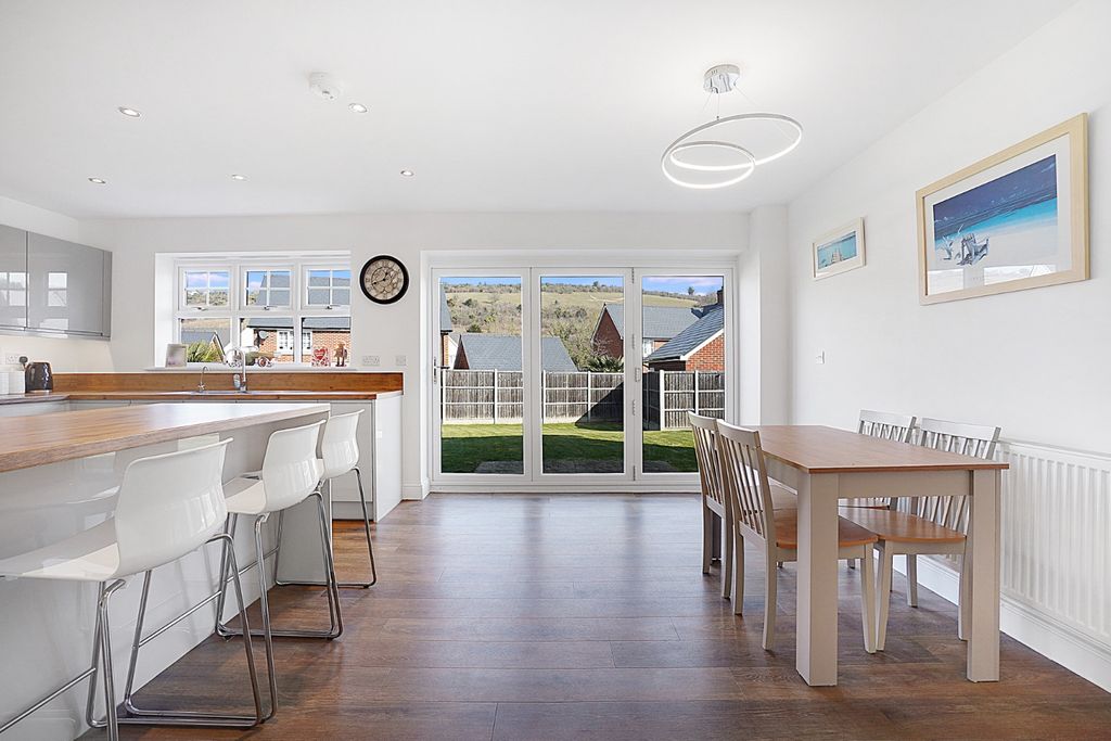 Property photo 3 of 30 3981949