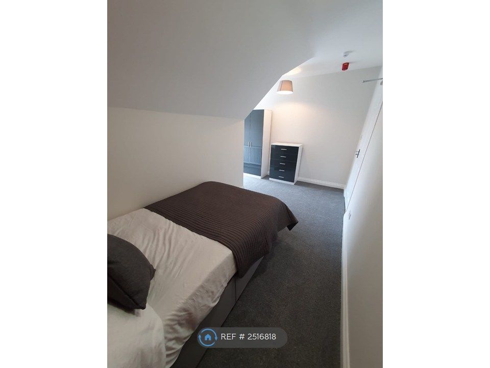 Property photo 3 of 18 Room 6