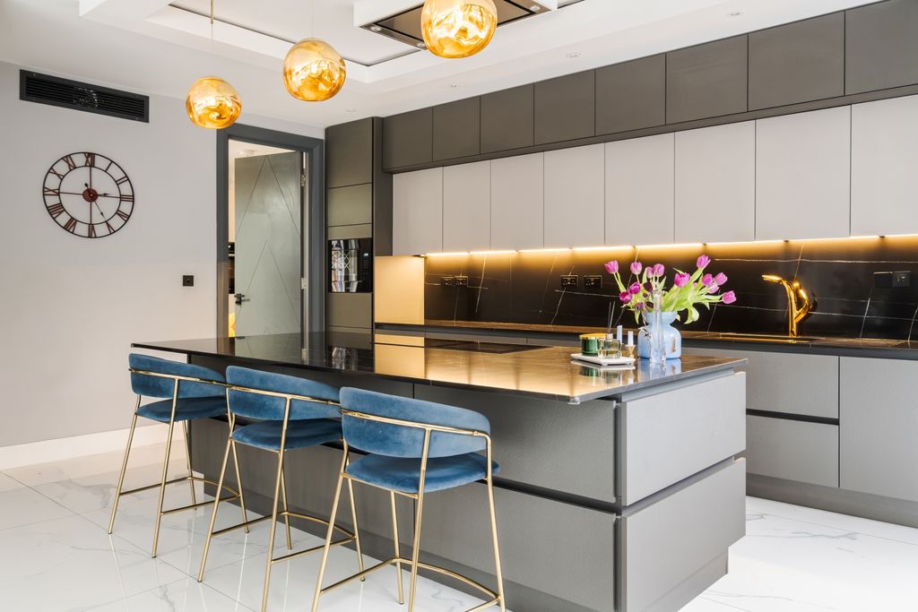 Property photo 3 of 53 3