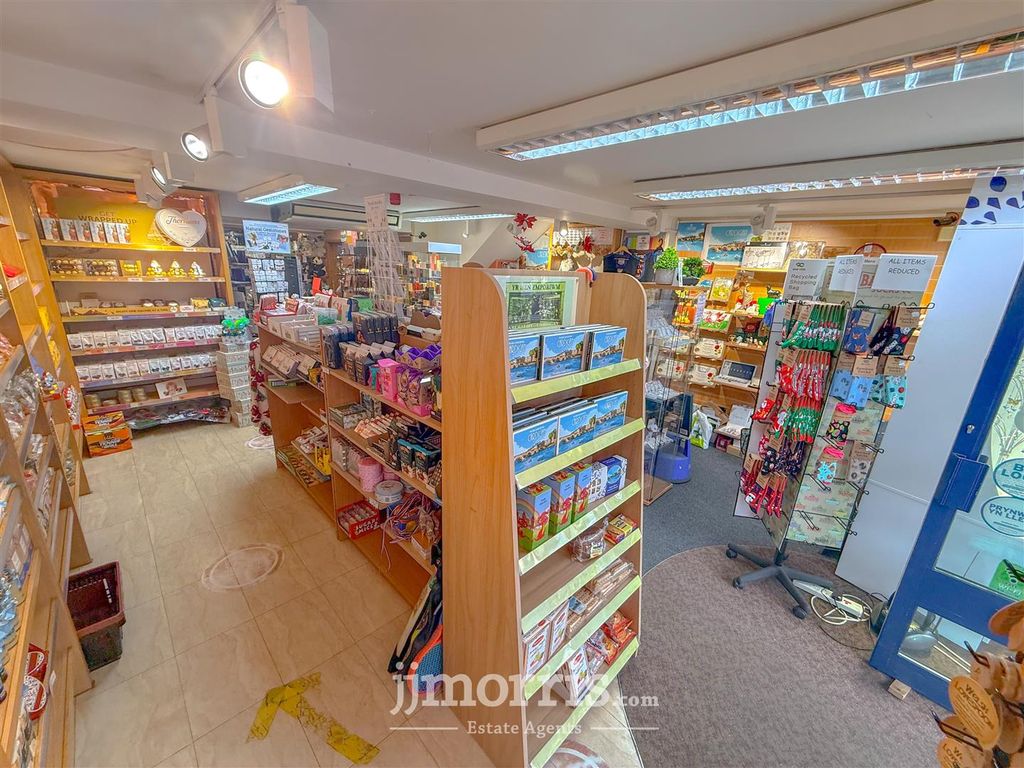 Property photo 2 of 13 3810A0A3-89A2-46Ba-B043-9C0E00Bc68B4.Jpeg