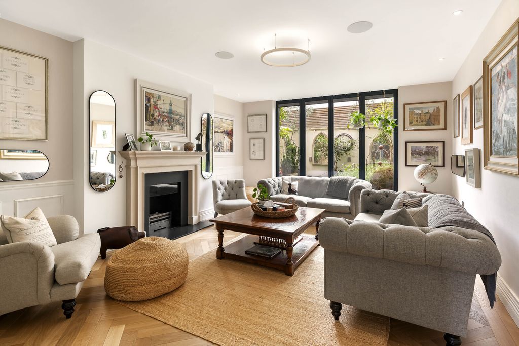 Property photo 2 of 15 Drawing Room