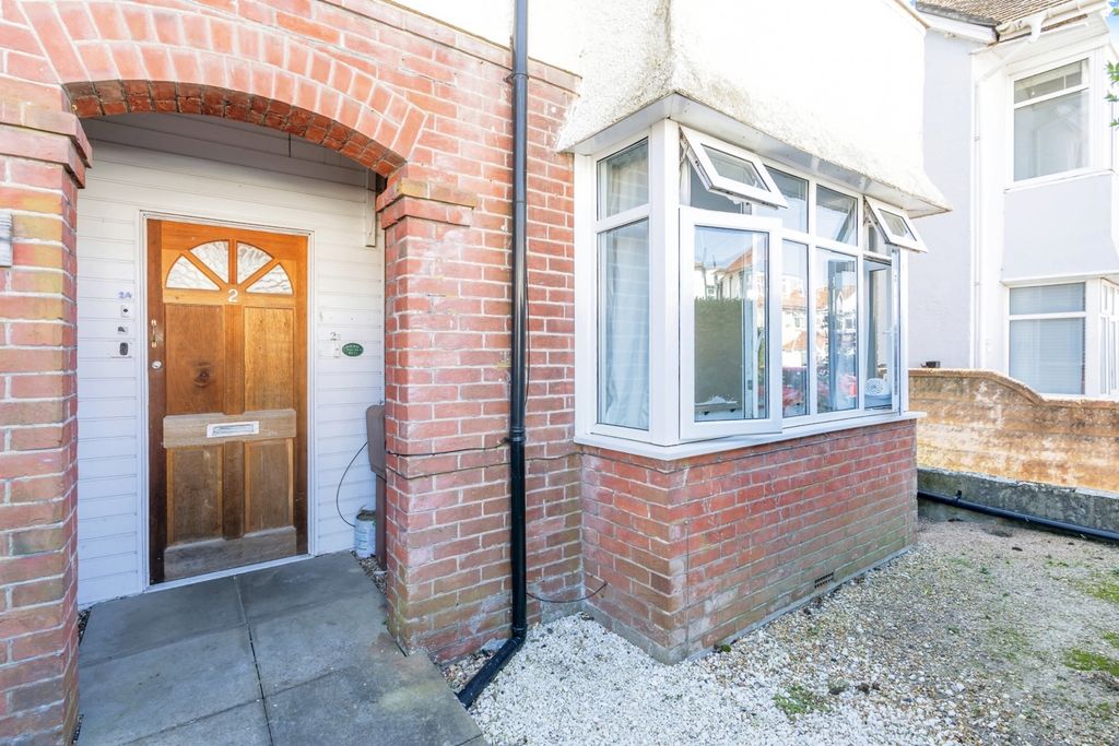 Property photo 3 of 17 Photo