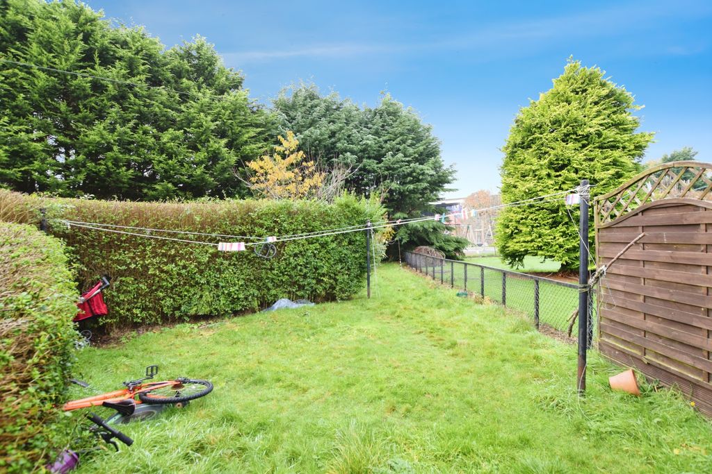 Property photo 2 of 15 Garden