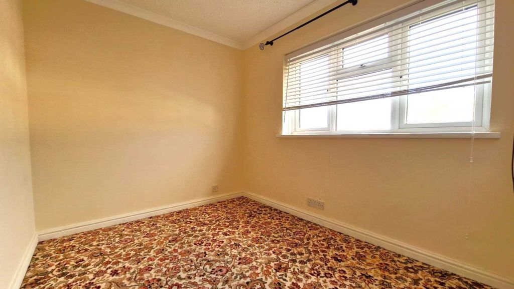 Additional image 11 of 4 bed semi-detached house to rentTithe Farm Road, Dunstable LU5