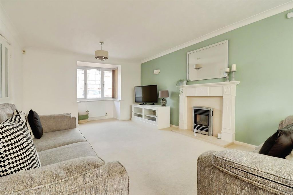 Property photo 3 of 30 6c552Ec2-Lounge...Jpg