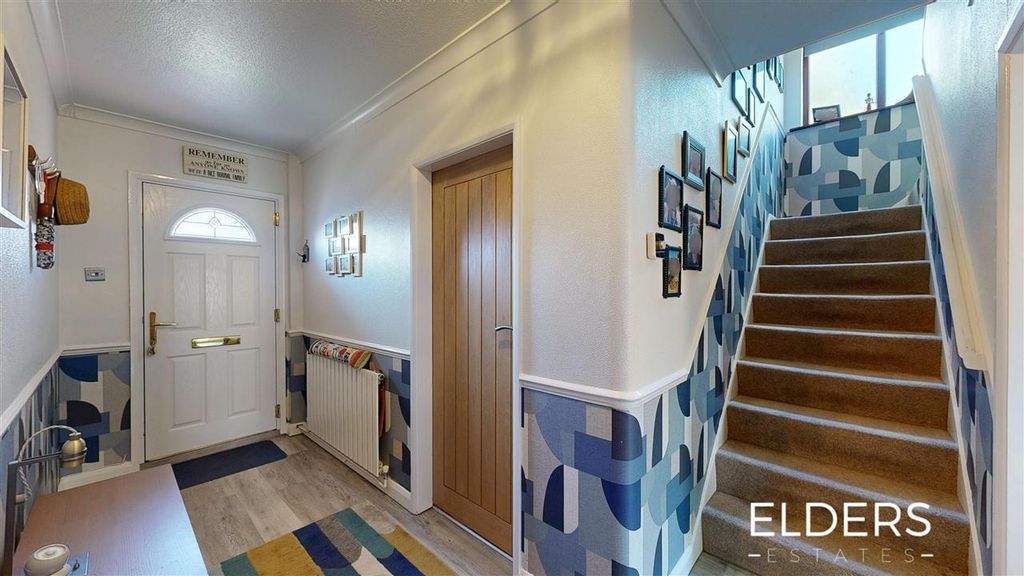 Property photo 3 of 31 Entrance Hall