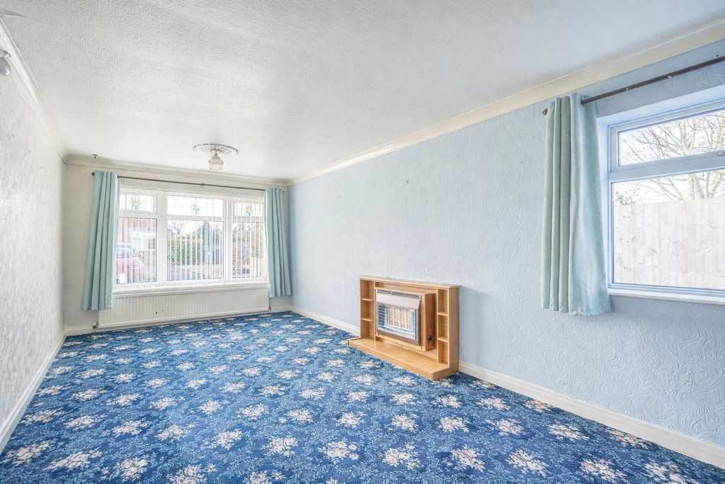 Property photo 2 of 16 Living Room