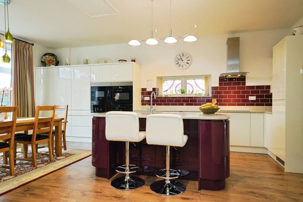 Property photo 2 of 19 Pbox-Img.Jpg