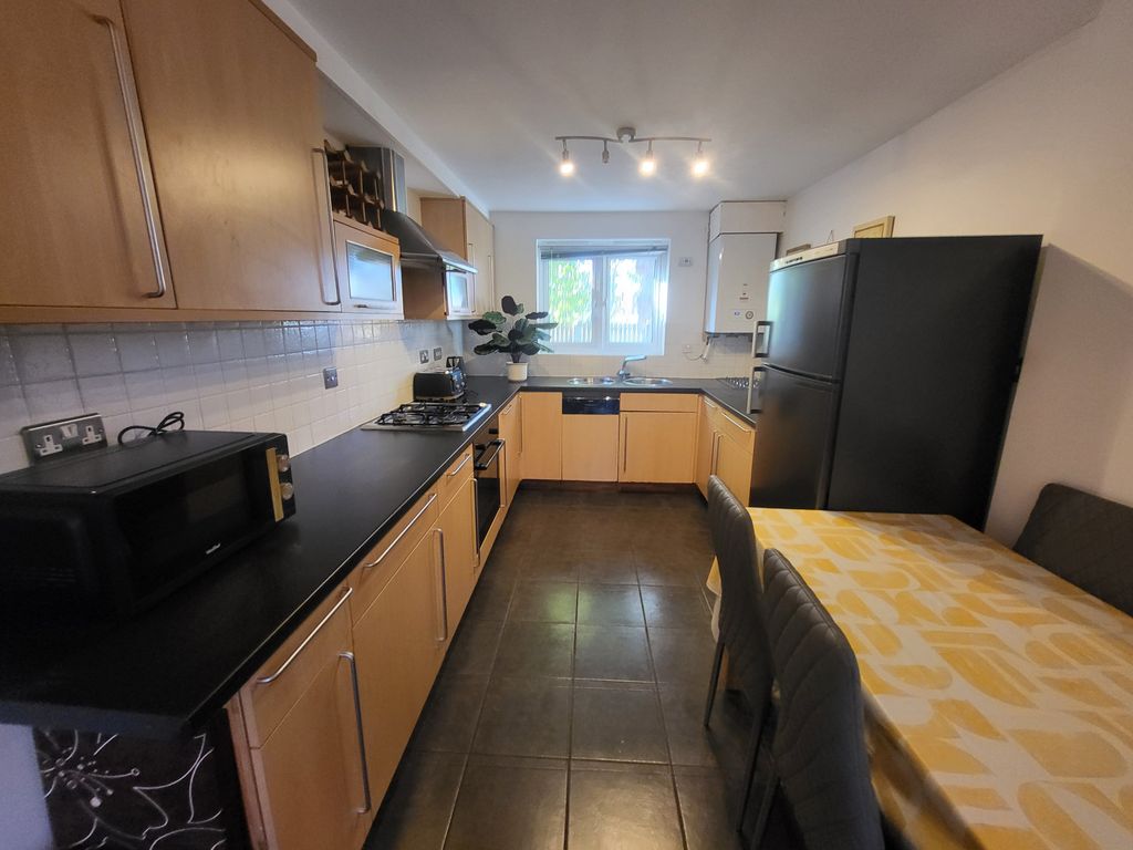 Property photo 3 of 21 Gallery