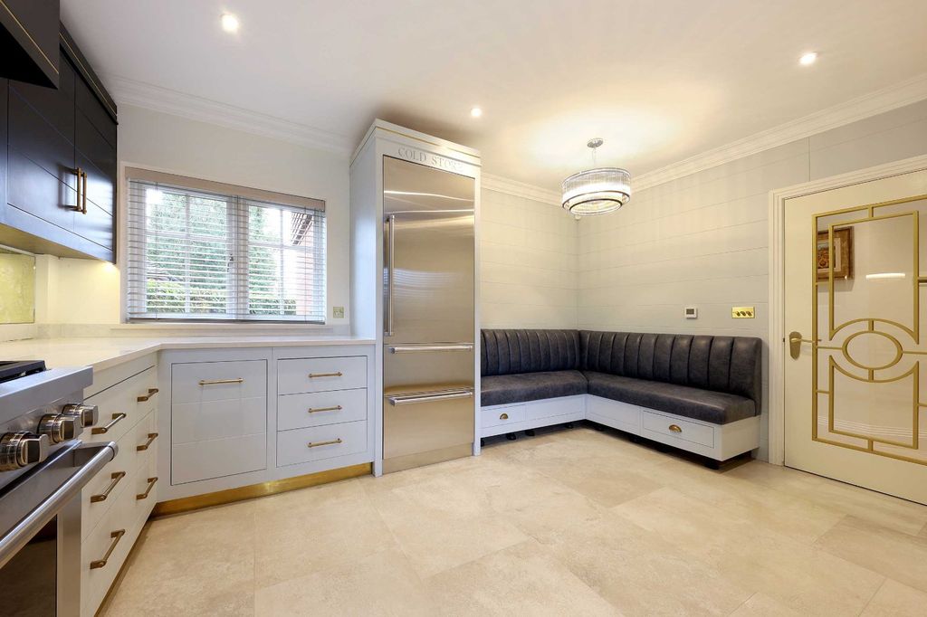 Property photo 3 of 11 Picture No. 12