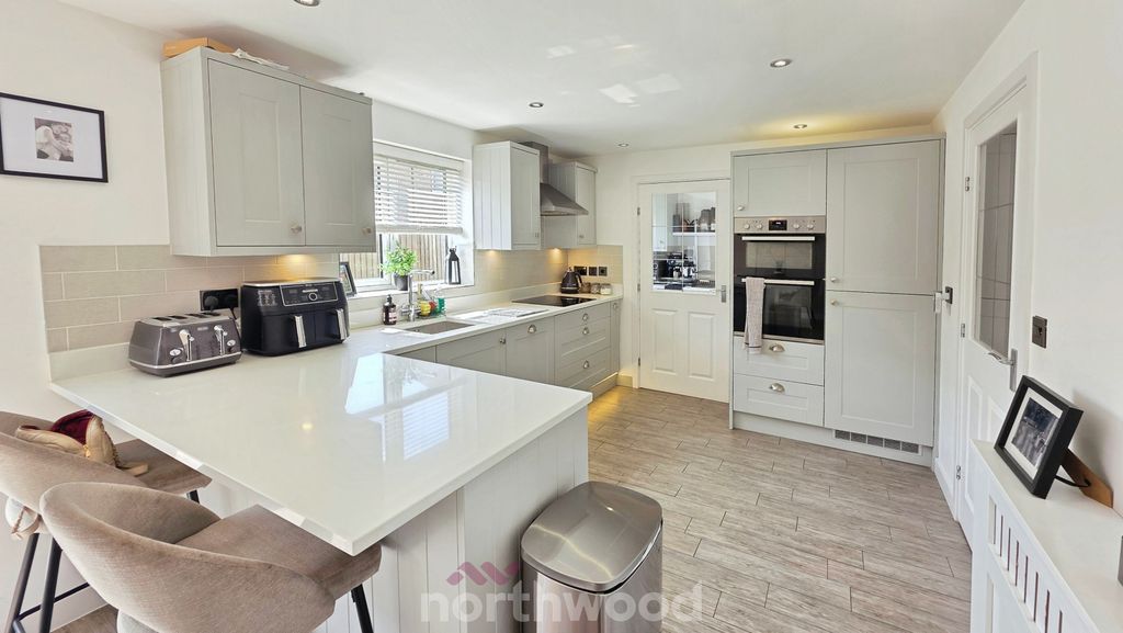 Property photo 2 of 36