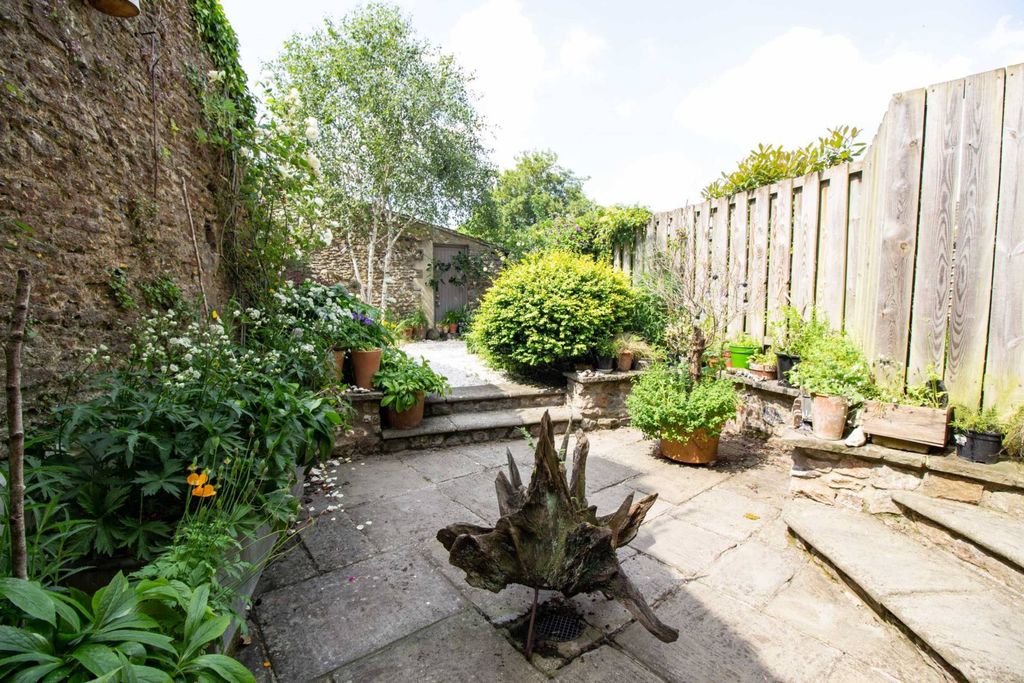 Property photo 2 of 8