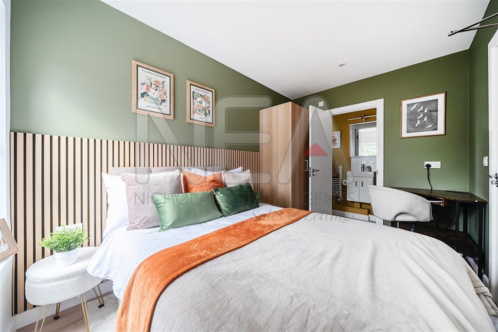 Property photo 1 of 12 Room Four