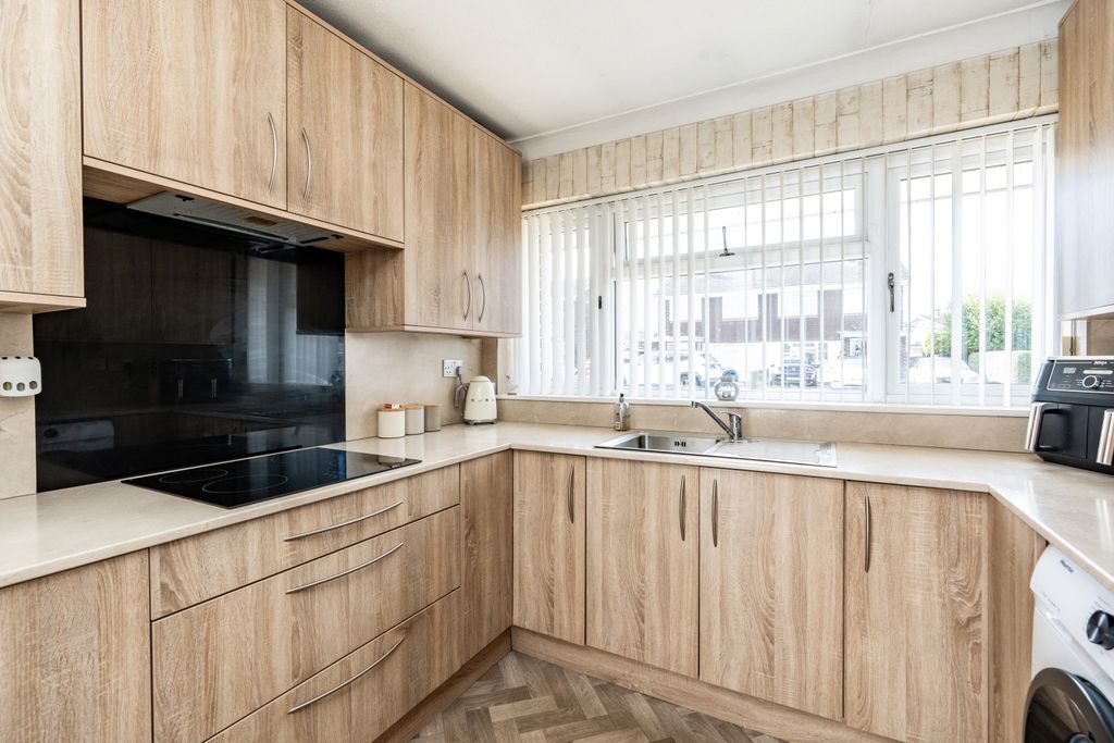 Property photo 3 of 12 Kitchen