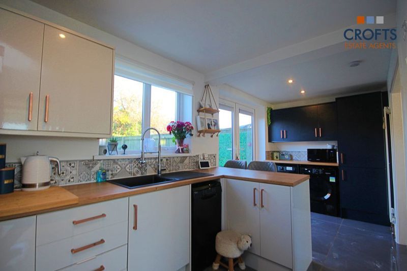 Property photo 3 of 11 Kitchen