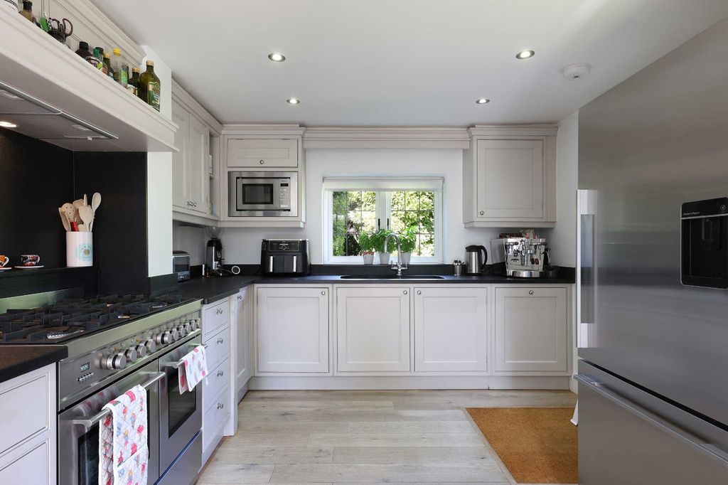 Property photo 3 of 17 Picture No. 16