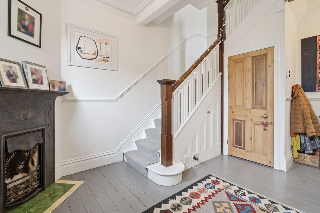 Property photo 2 of 23