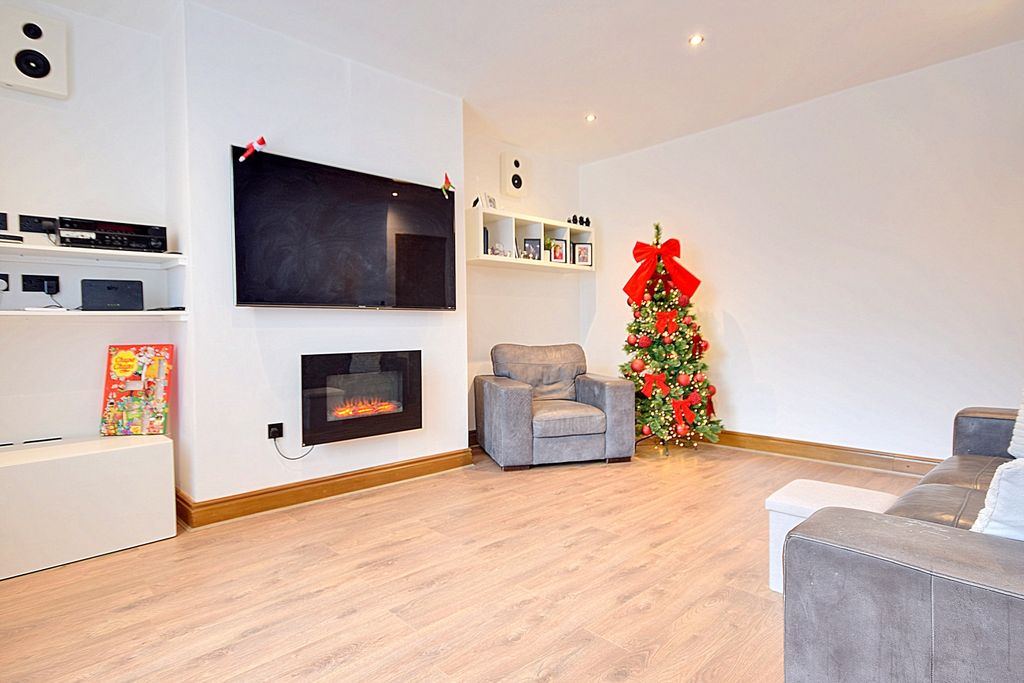 Property photo 2 of 20 Gladstone View Siddal Ewemove (6)