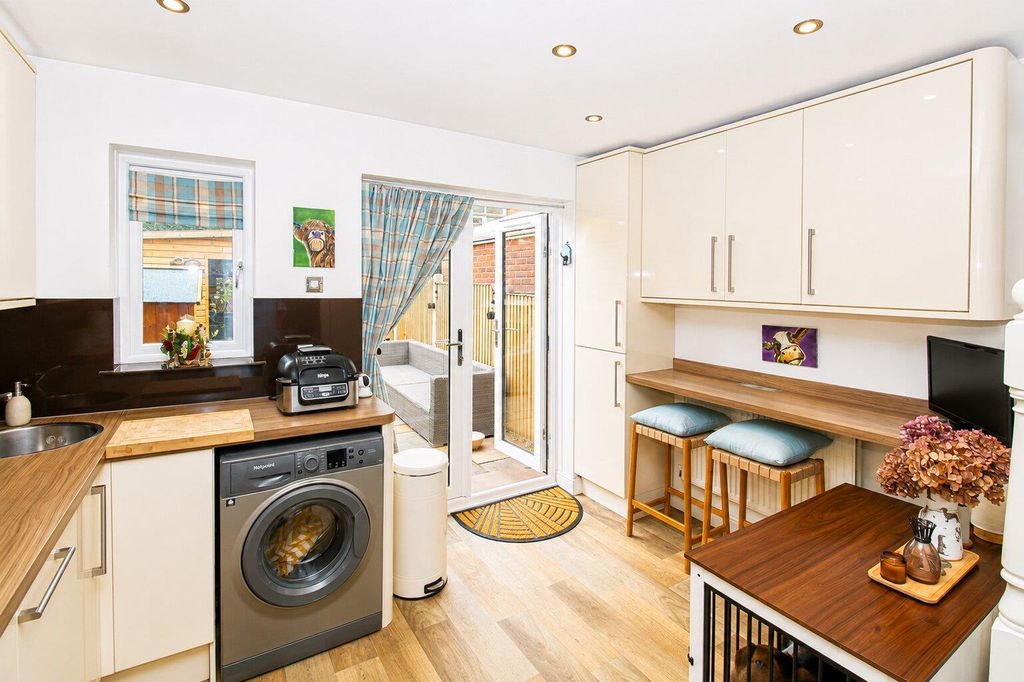 Property photo 3 of 12 Kitchen