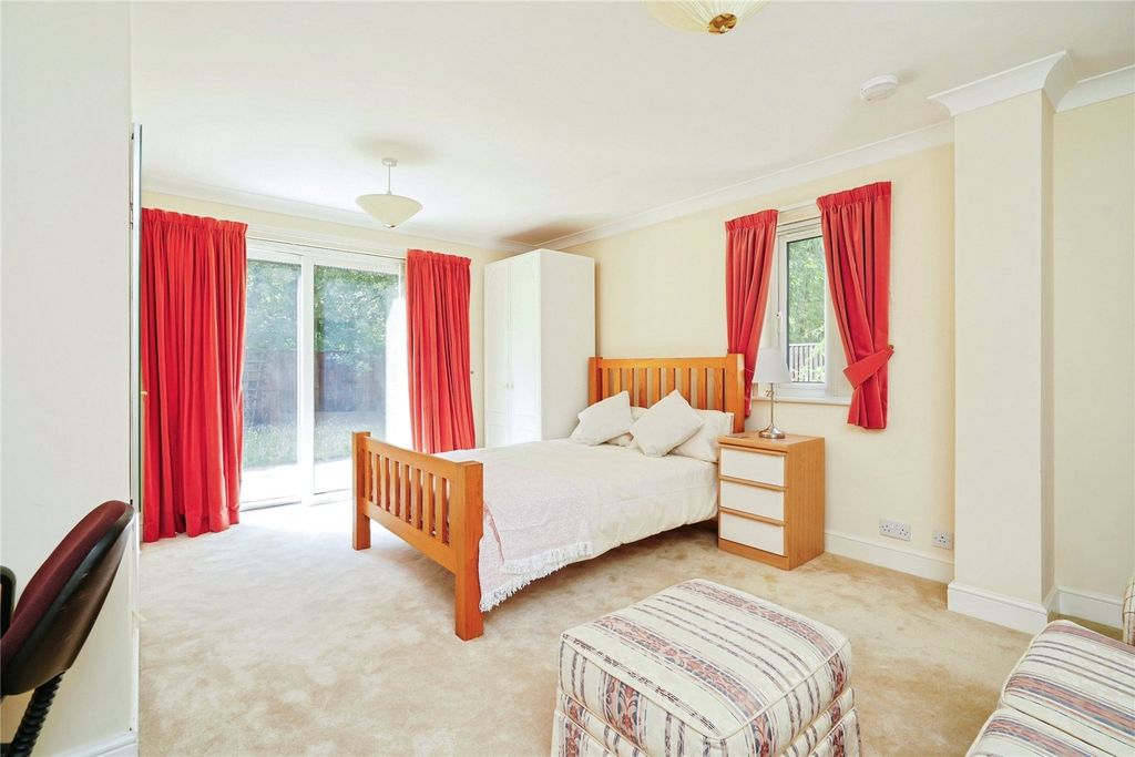 Property photo 3 of 18 Bedroom