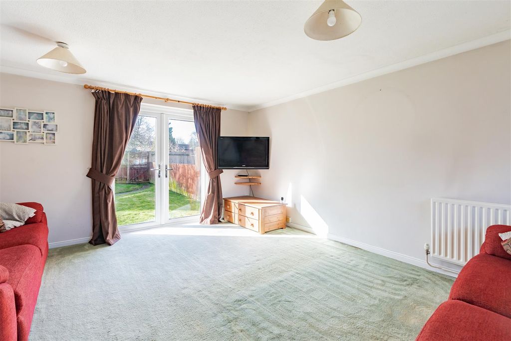 Property photo 2 of 21 84 Chapel Wood-Hr17.Jpg