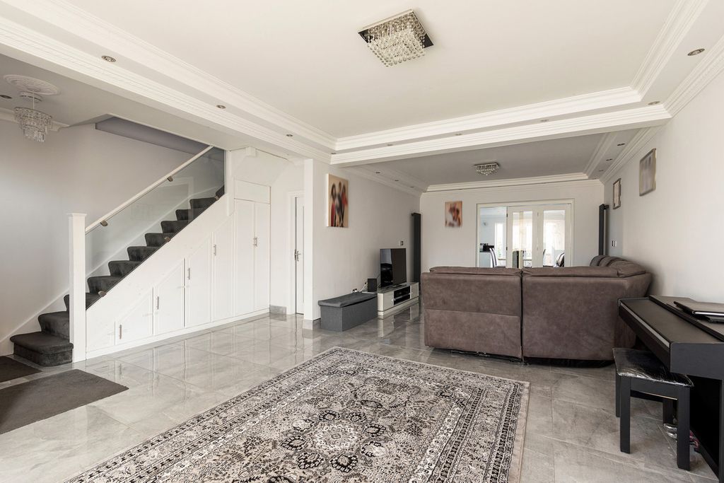 Property photo 3 of 23