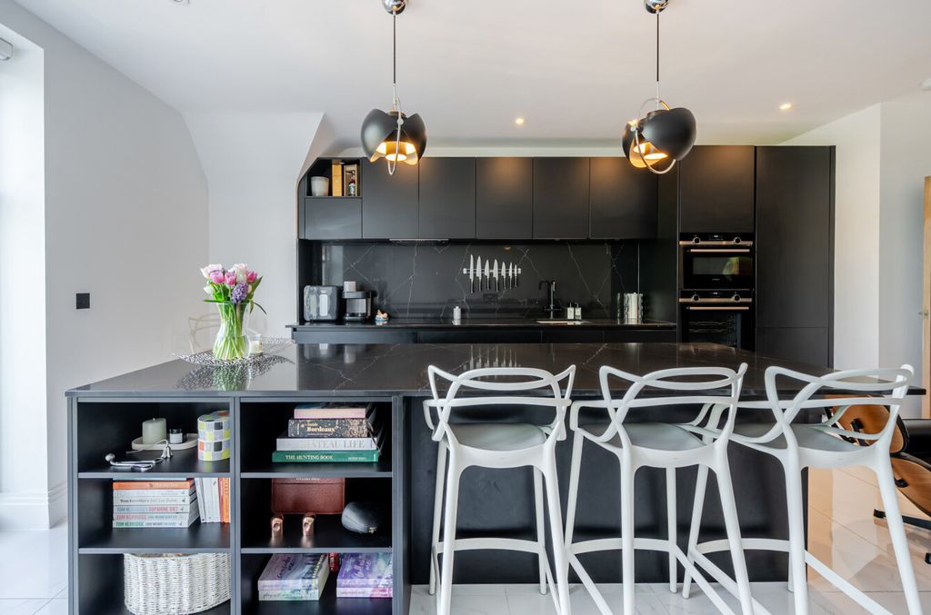Property photo 2 of 18 1465163-7-6A1814E...