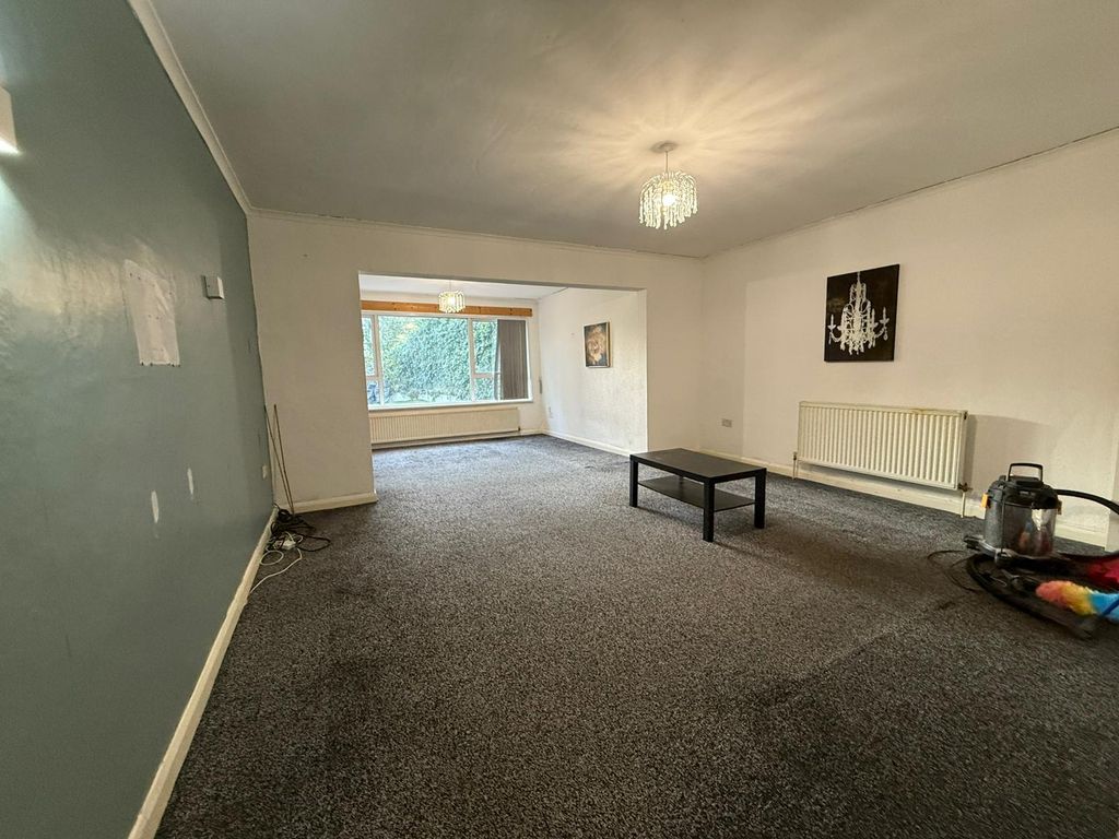 Property photo 1 of 14 Four Bedroom House Close To Chadwel Heath Station- Family House