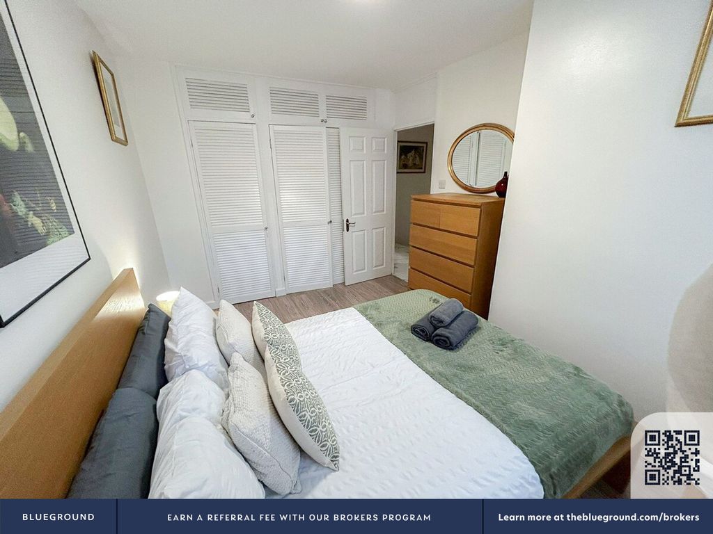 Property photo 3 of 6 Bedroom