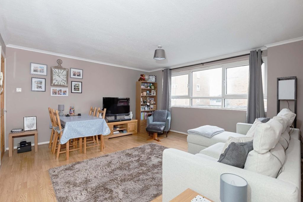 Property photo 2 of 10 Laylands Rd_5.Jpg