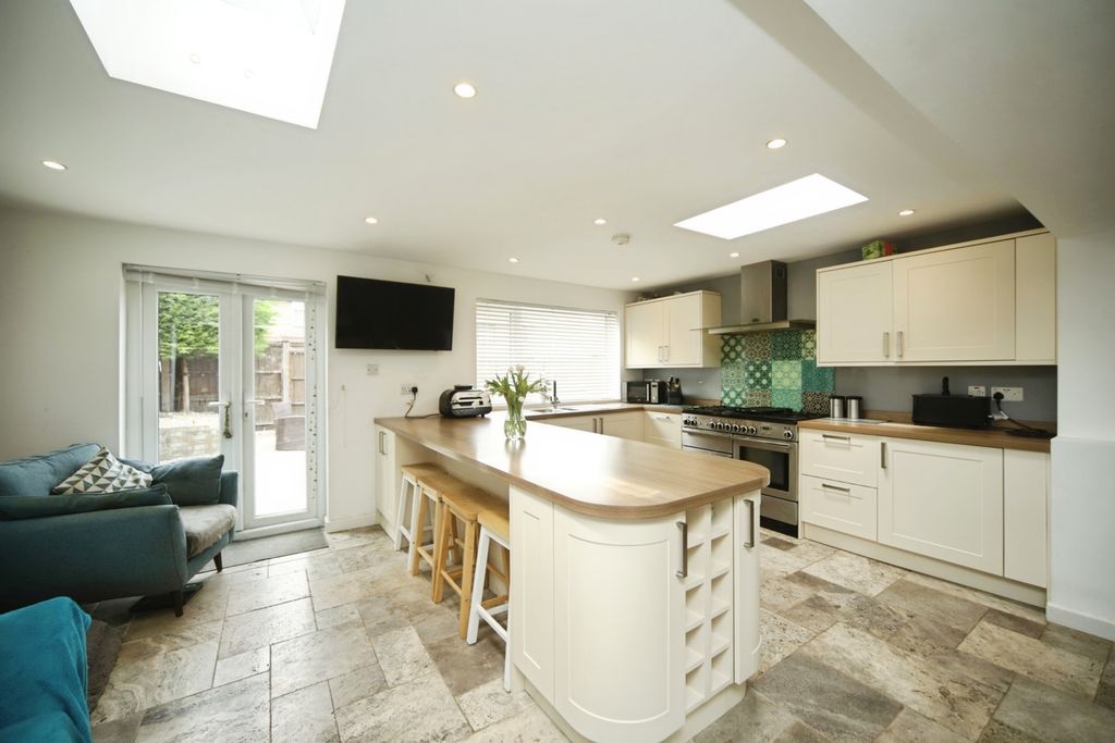 Property photo 3 of 18 Pbox-Img.Jpg