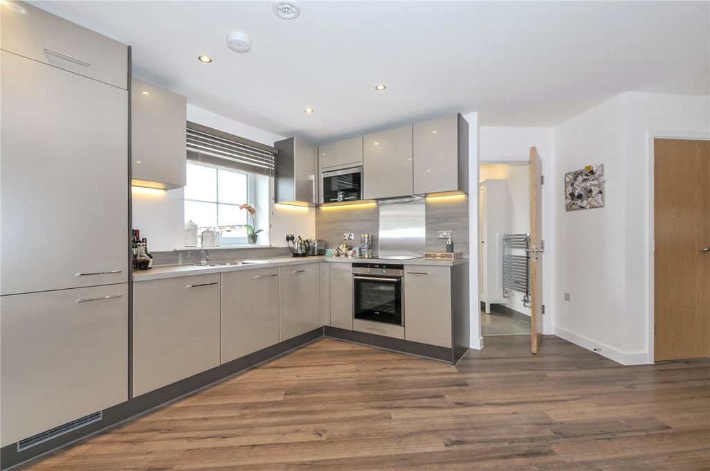 Property photo 3 of 7 Kitchen