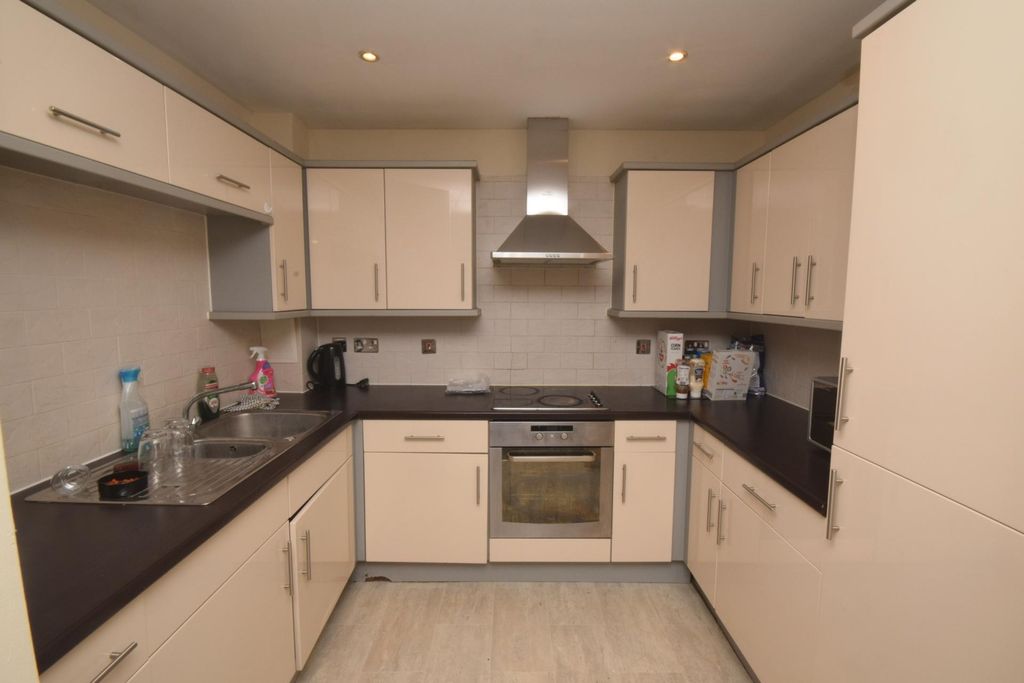 Property photo 2 of 9 Kitchen