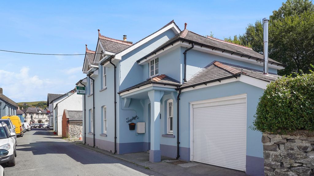 Property photo 1 of 24