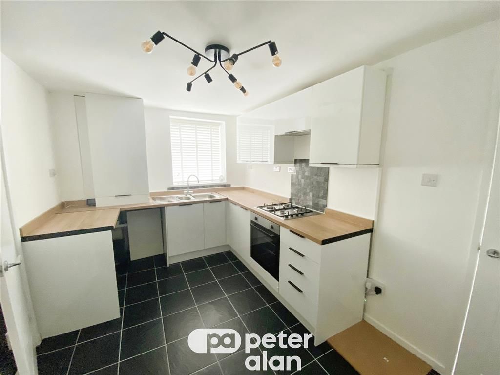 Property photo 2 of 6 Kitchen