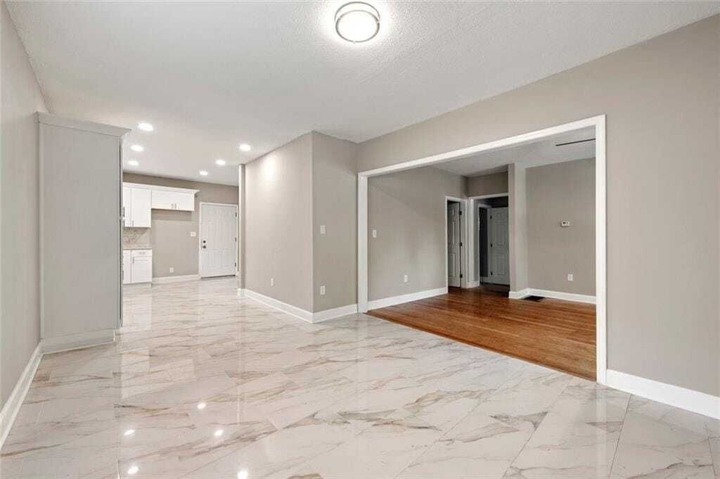Property photo 3 of 21 <Alttext/>