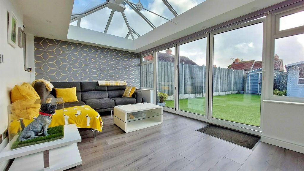 Property photo 2 of 25 Orangery