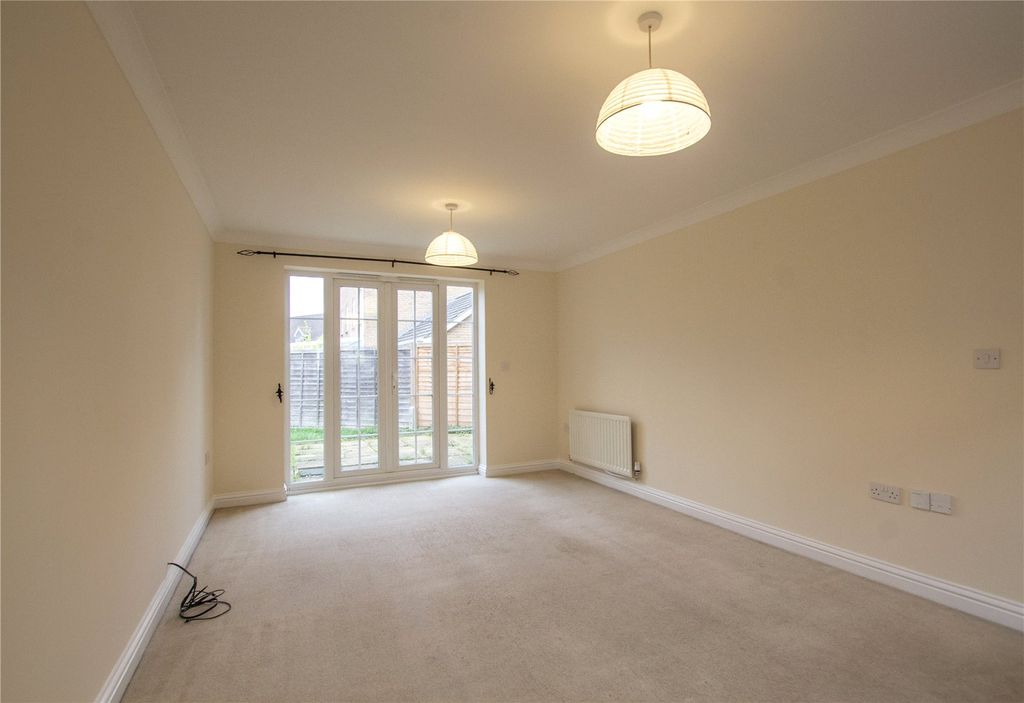 Property photo 3 of 11 Living Room