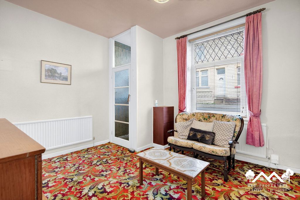 Property photo 3 of 32