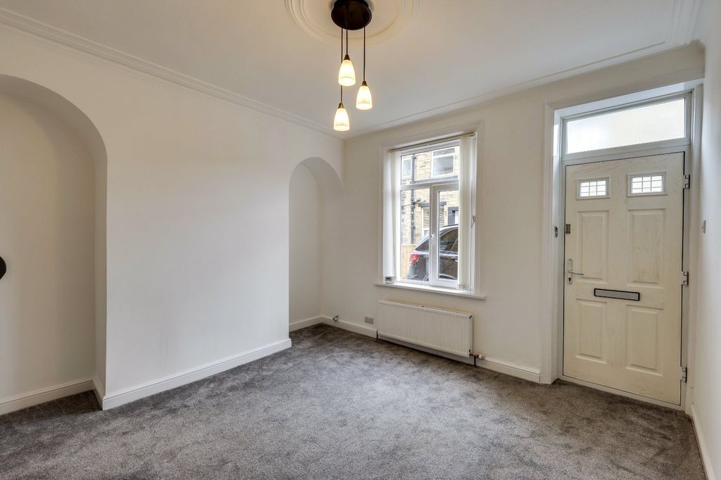 Property photo 2 of 17 Picture No. 82