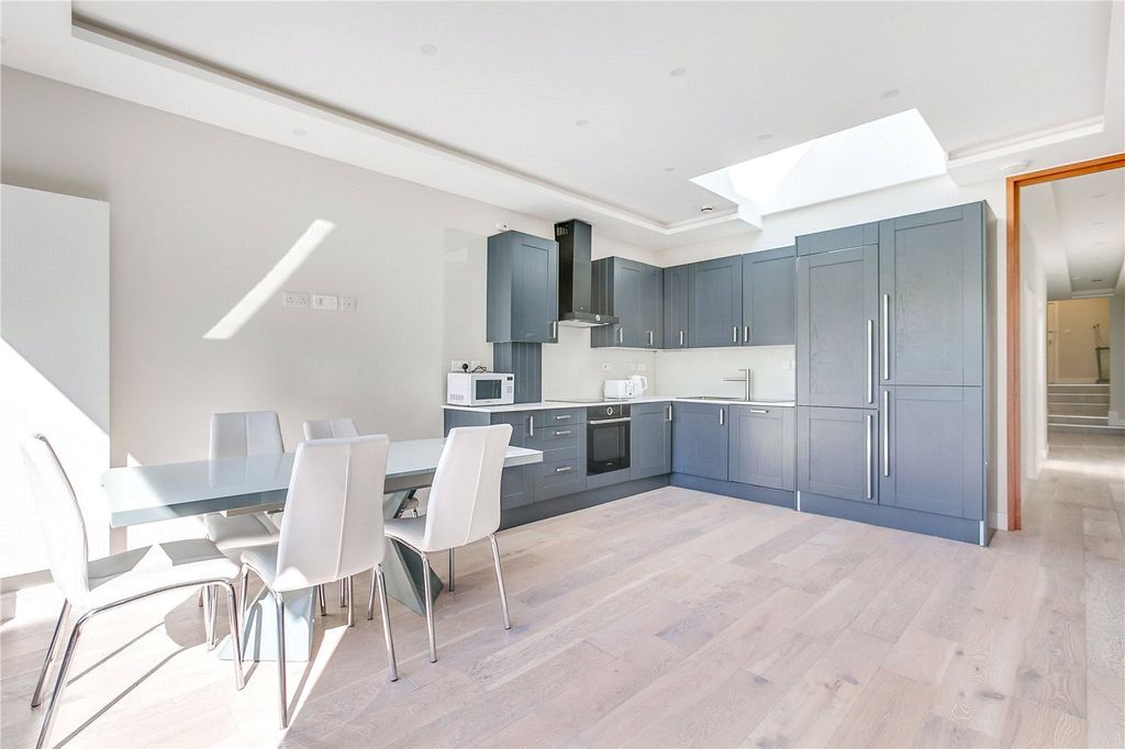 Property photo 2 of 8