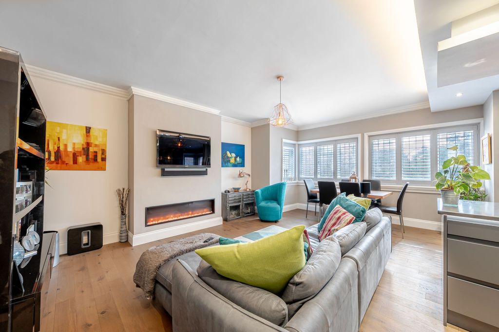 Property photo 2 of 23