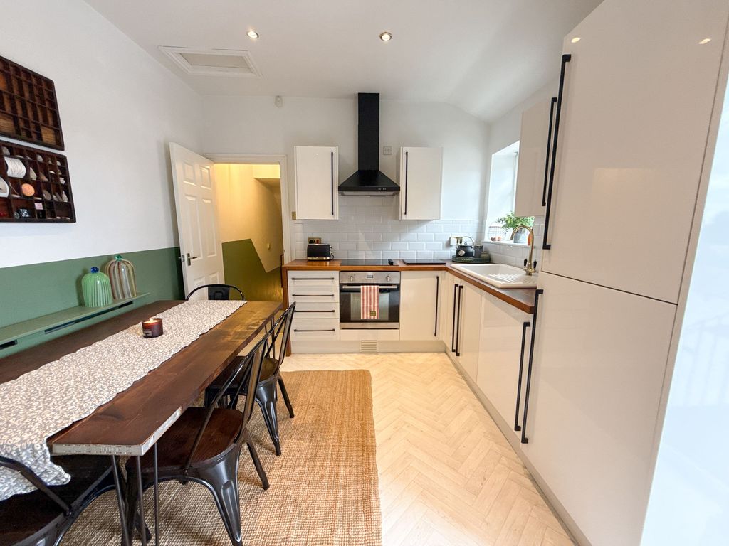 Property photo 2 of 12 Dining Kitchen