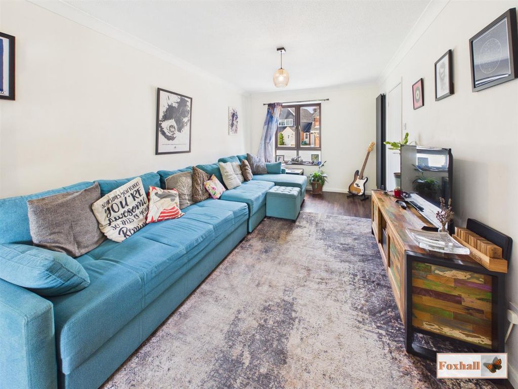 Property photo 3 of 26 Lounge / Snug