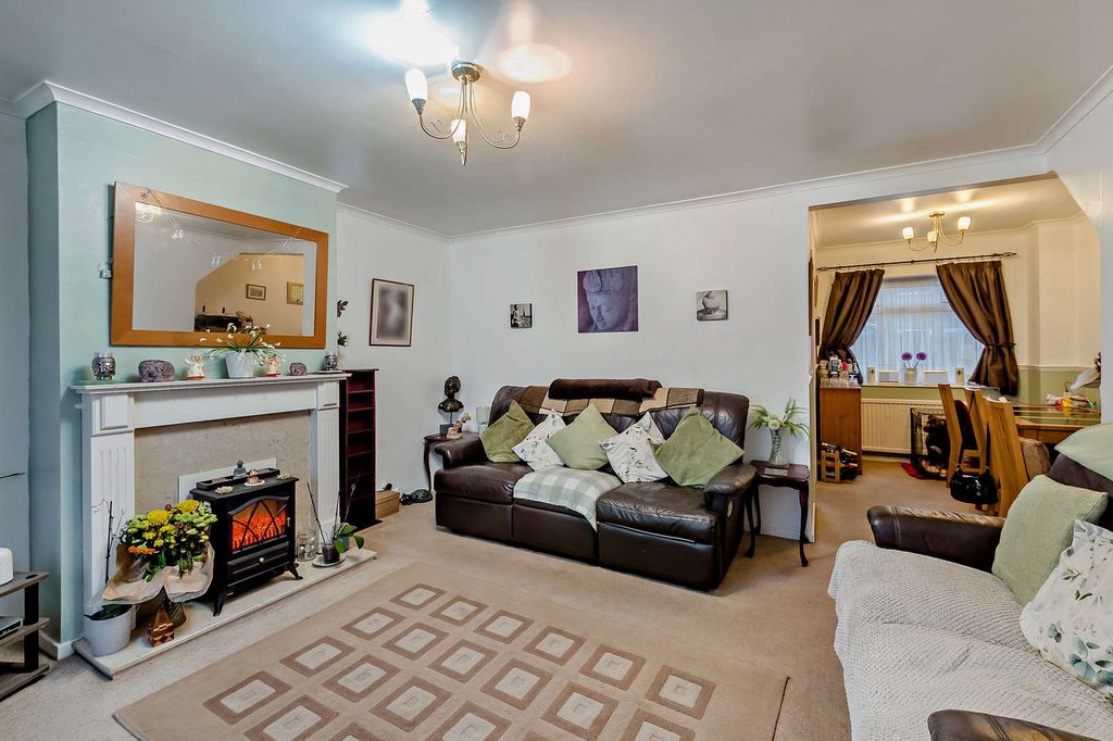 Property photo 2 of 31