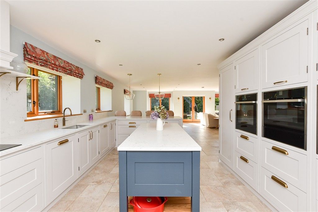 Property photo 3 of 24 Kitchen