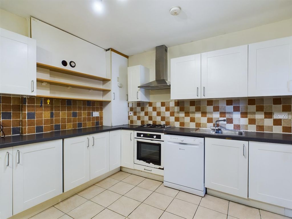 Property photo 3 of 13 Lounge/Kitchen