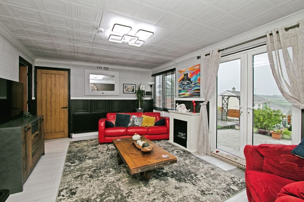 Property photo 3 of 17 Photo