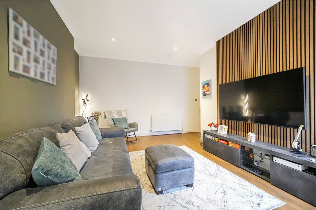 Property photo 3 of 20 Living Room