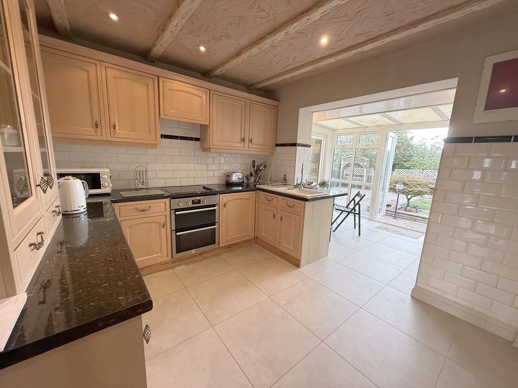 Property photo 2 of 19 Kitchen